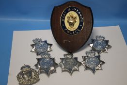 A QUANTITY OF POILCE HELMET PLATES / BADGES and a West Midlands police trophy shield / plaque
