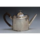AN EARLY GEORGIAN HALLMARKED SILVER TEAPOT BY PETER AND ANN BATEMAN - LONDON 1797, complete with