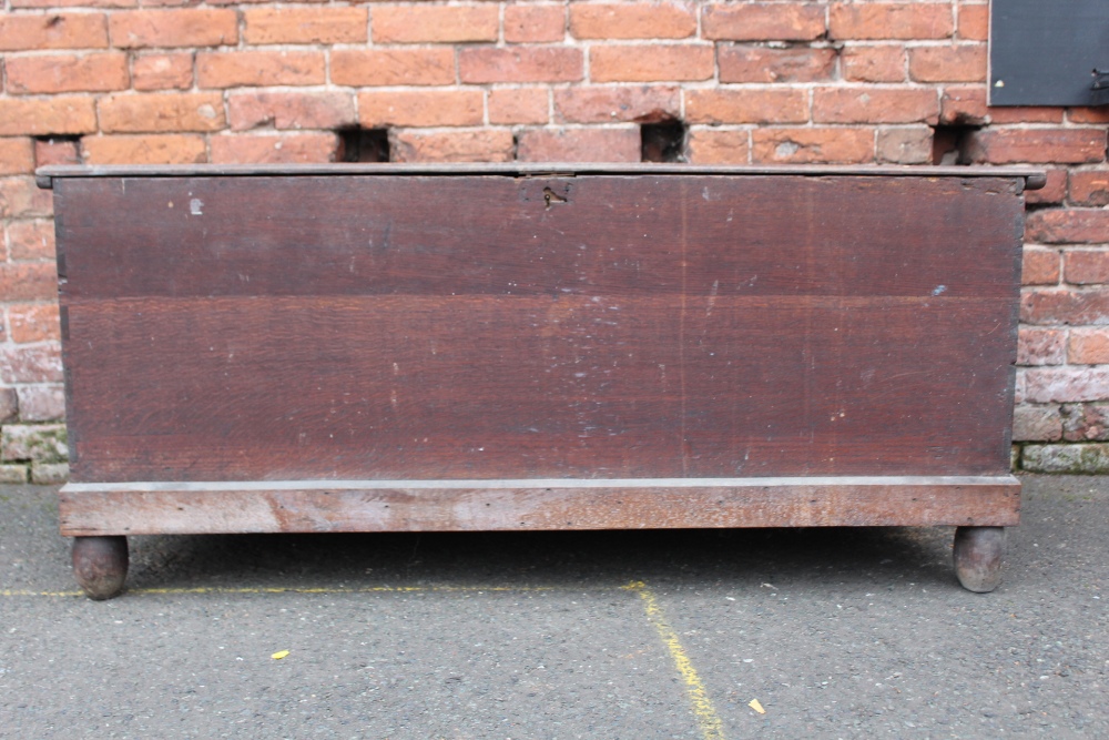 A LARGE ANTIQUE OAK HINGED BLANKET BOX, raised on bun feet, H 62 cm, W 140 cm, D 73 cm - Image 2 of 8