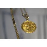 AN ORIENTAL HIGH CARAT GOLD PENDANT NECKLACE, bearing character marks to unusual clasp / bail,