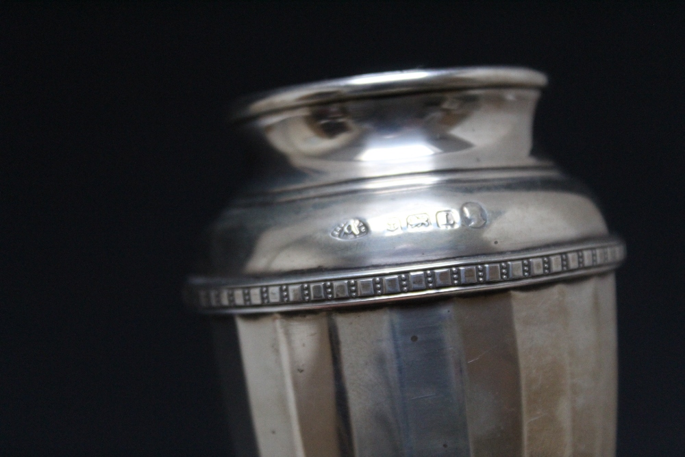 A RUSSIAN 84 ZOLOTNIKI HALLMARKED SILVER CUP BY IVAN SVESHNIKOV OF MOSCOW, assay mark of Anatoly - Image 4 of 4
