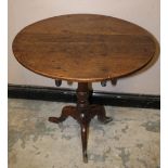 AN ANTIQUE OAK TRIPOD TABLE, Dia. 66 cm, H 67.5 cm, S/D