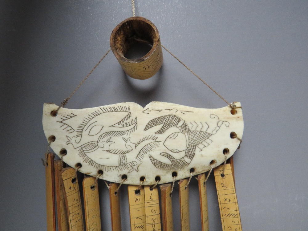 AN UNUSUAL BONE AND BAMBOO WIND CHIME, with scrimshaw type embellishment, W 10.5 cm, H 20 - Image 2 of 6