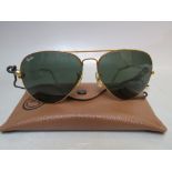 A PAIR OF VINTAGE RAY BAN 'AVIATOR' SUNGLASSES, complete with case