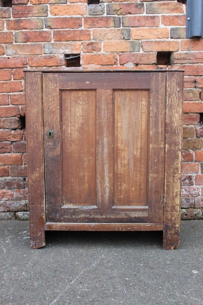 AN ANTIQUE PINE SINGLE DOOR CUPBOARD, H 95 cm, W 82 cm