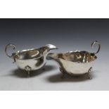 A PAIR OF HALLMARKED SILVER SAUCE BOATS BY ADIE BROS - BIRMINGHAM 1942, approx combined weight 185g,