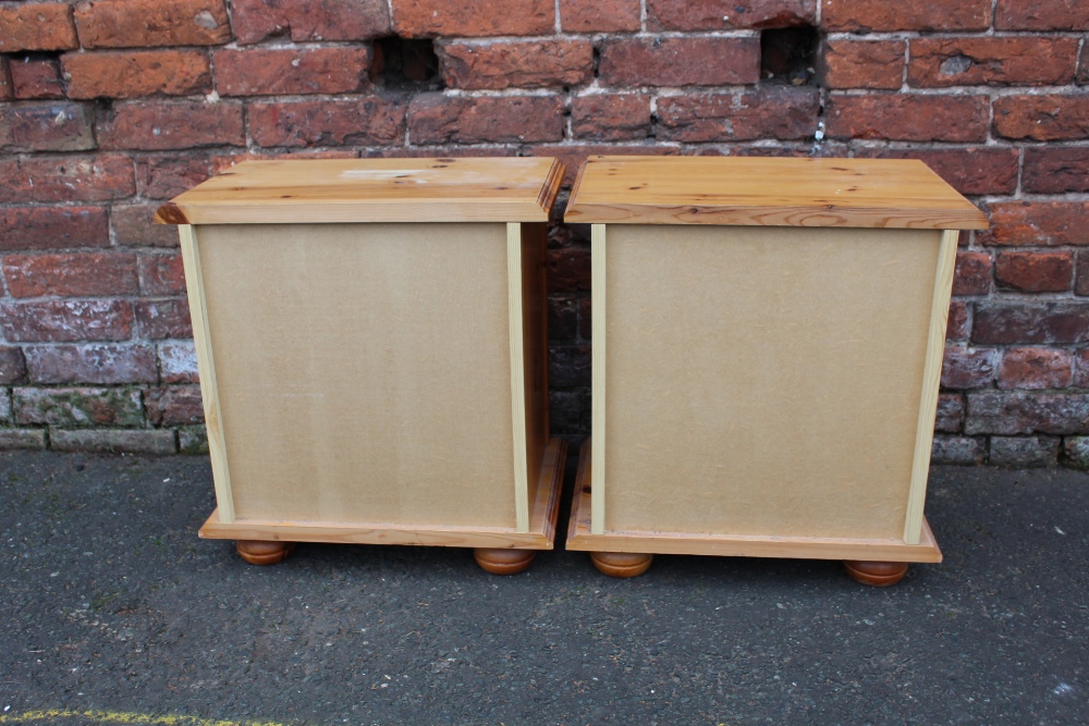 A PAIR OF MODERN HONEY PINE BEDSIDE CHESTS (2) - Image 6 of 6