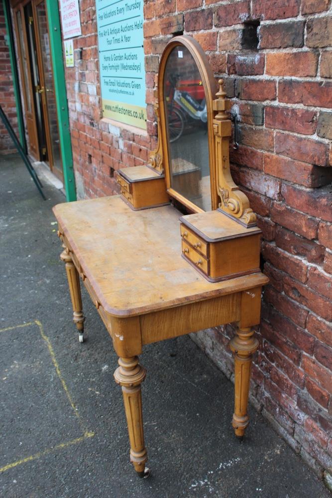 A LATE NINETEENTH / EARLY TWENTIETH CENTURY SATINWOOD DRESSING TABLE, in the Duchess style, H 150 - Image 3 of 7