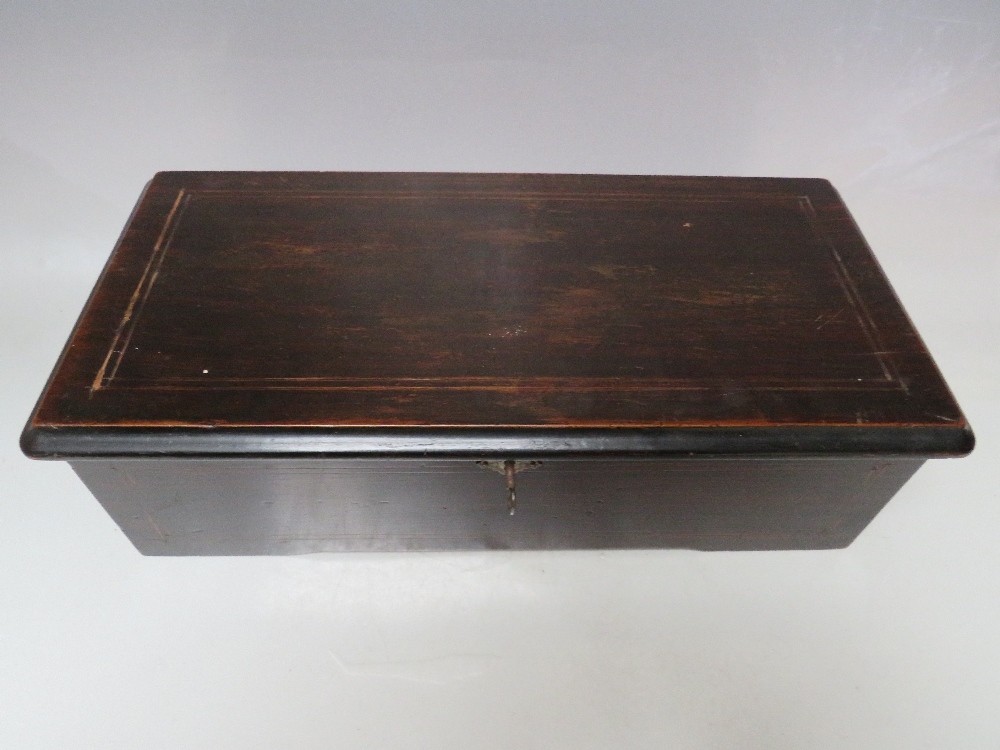 A MAHOGANY CASED SWISS 8 AIR MUSIC BOX, having a glass panelled dust cover, two side levers for play - Image 4 of 9