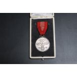 A 1936 BERLIN OLYMPICS MEMORIAL MEDAL, complete with original case and typed paper acknowledgment