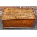 AN ANTIQUE MAHOGANY LIDDED STORAGE CHEST, W 83 cm, D 48 cm, H 35 cm, A/F - lid is loose