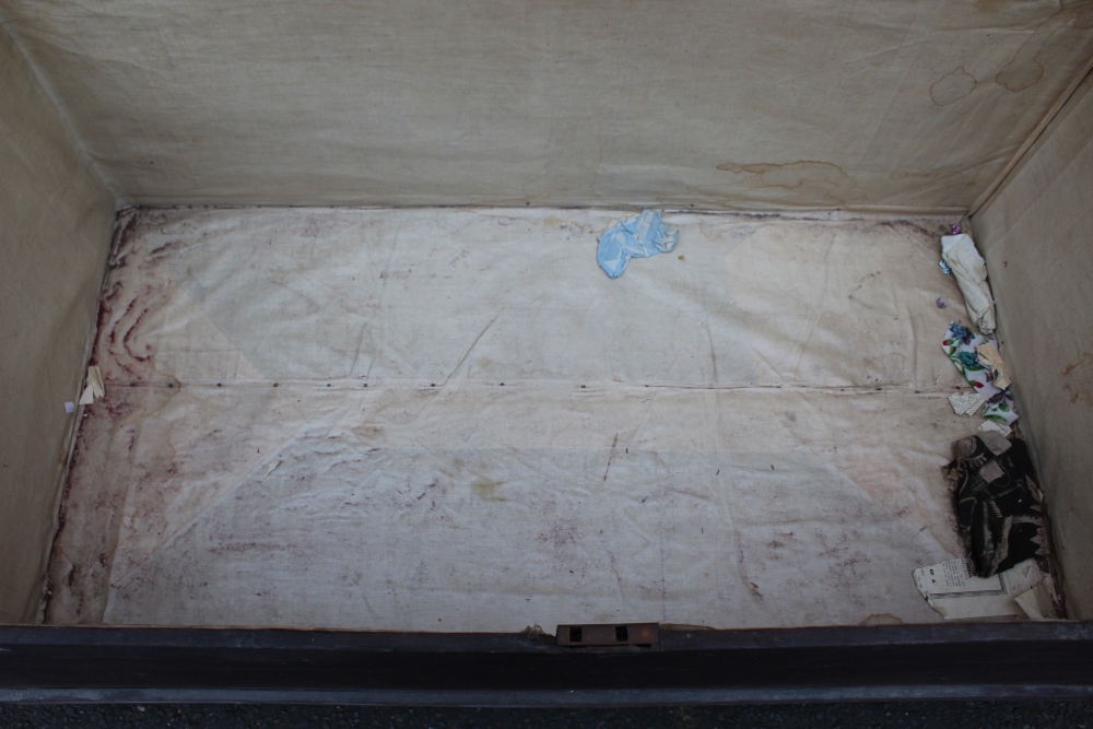 A LARGE ANTIQUE OAK HINGED BLANKET BOX, raised on bun feet, H 62 cm, W 140 cm, D 73 cm - Image 4 of 8