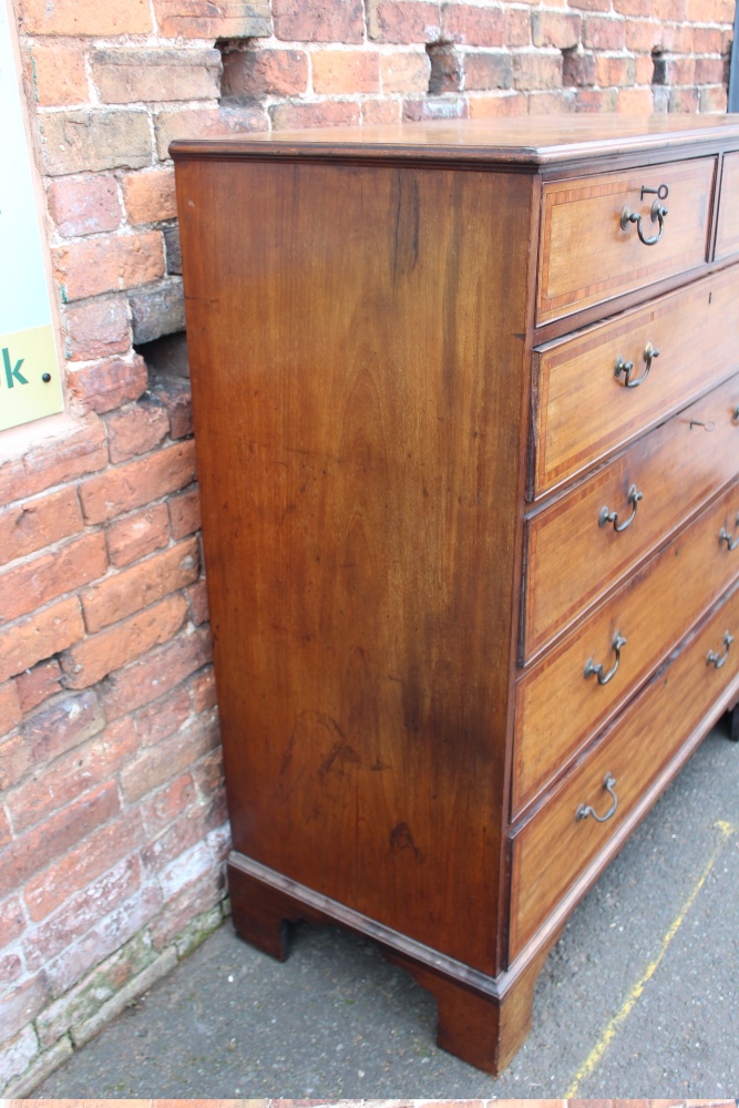 A LATE 19TH / EARLY 20TH CENTURY MAHOGANY AND INLAID CHEST OF DRAWERS, having two short above four - Image 4 of 9