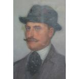 A LATE 19TH / EARLY 20TH CENTURY HEAD AND SHOULDER PORTRAIT STUDY OF A GENTLEMAN WEARING A HAT,