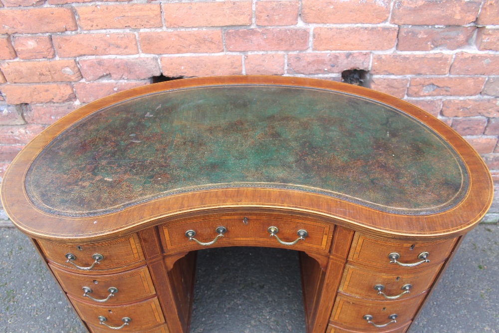 AN EDWARDIAN MAHOGANY AND INLAID KIDNEY SHAPED DESK, with inset green tooled leather writing - Image 3 of 8