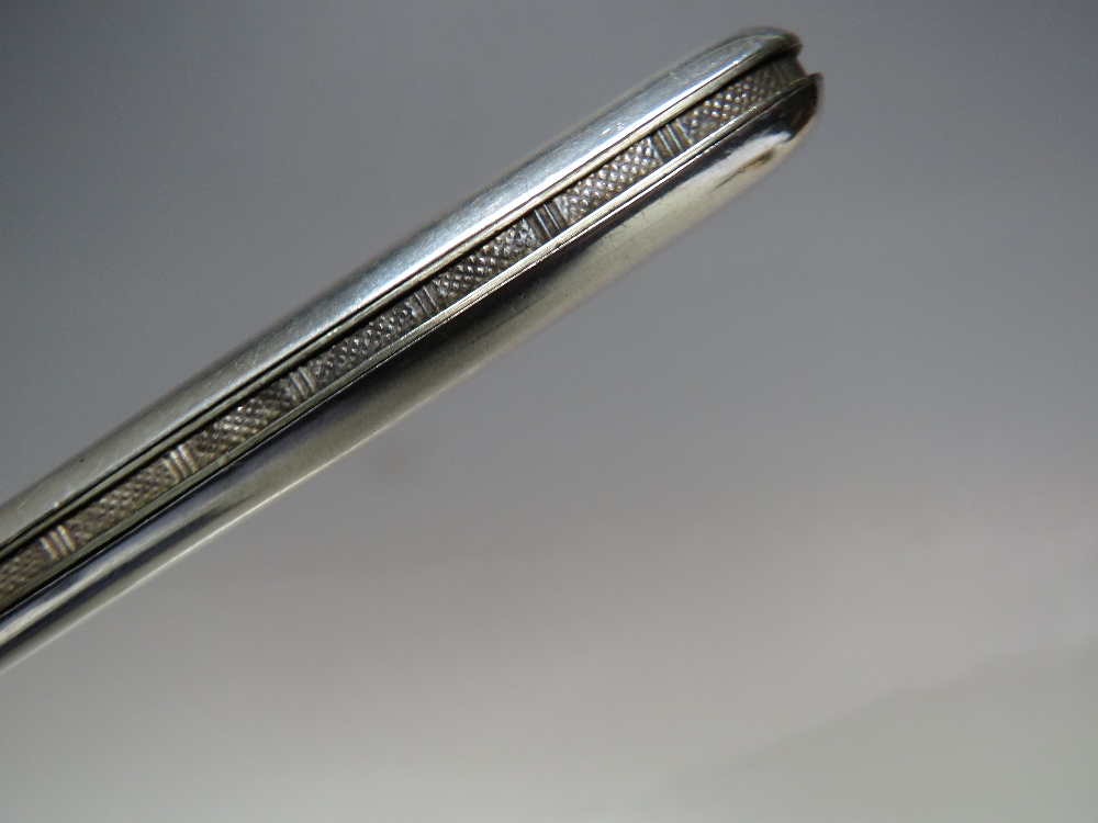 A CASED HALLMARKED SILVER FRUIT KNIFE - CHESTER 1898/9, open L 14.5 cm, closed L 8 cm - Image 7 of 7