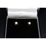 A PAIR OF 18CT GOLD BUTTERCUP SHAPED DIAMOND EARRINGS, each diamond of approx 1/2 carat, one with
