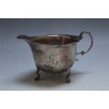 A HALLMARKED SILVER CREAM JUG - CHESTER HALLMARKED, date indistinct, approx weight 97g, W 11 cm