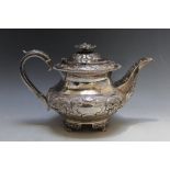 A HALLMARKED SILVER TEAPOT - LONDON 1823, makers mark WH, raised on four paw feet, approx weight