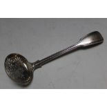 A HALLMARKED SILVER FIDDLE AND THREAD SIFTER SPOON BY CHAWNER & CO (GEORGE WILLIAM ADAMS) - LONDON