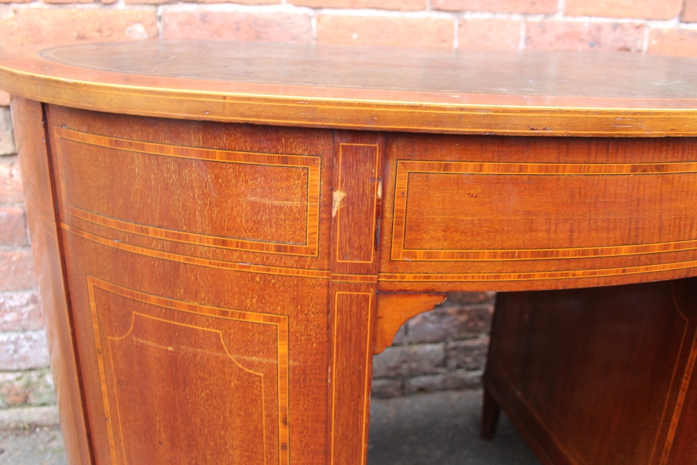 AN EDWARDIAN MAHOGANY AND INLAID KIDNEY SHAPED DESK, with inset green tooled leather writing - Image 8 of 8
