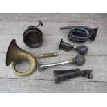 A SELECTION OF VINTAGE CAR AND BICYCLE HORNS, to include a Klaxon type LS car horn
