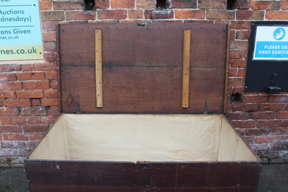 A LARGE ANTIQUE OAK HINGED BLANKET BOX, raised on bun feet, H 62 cm, W 140 cm, D 73 cm - Image 3 of 8