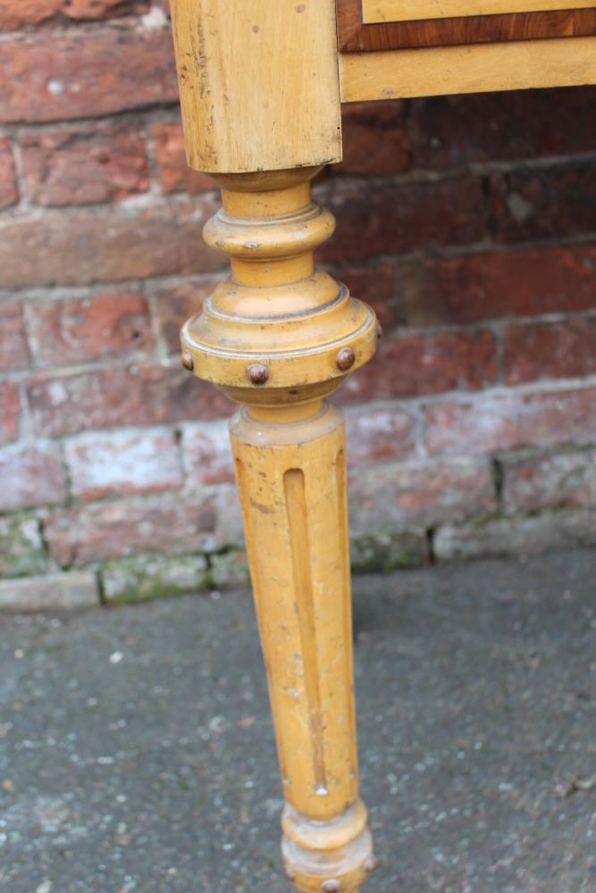 A LATE NINETEENTH / EARLY TWENTIETH CENTURY SATINWOOD DRESSING TABLE, in the Duchess style, H 150 - Image 6 of 7