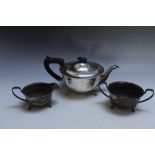 A HALLMARKED SILVER THREE PIECE TEA SERVICE BY EMILE VINER - SHEFFIELD 1945, approx weight 935g, W