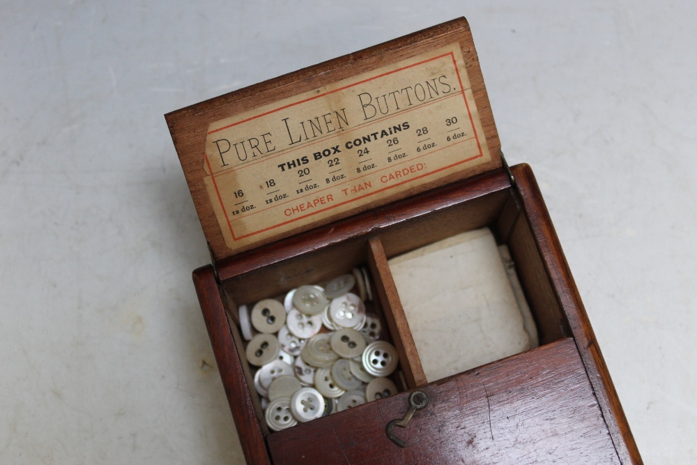A MAHOGANY SLIDING FOUR SECTION 'PURE LINEN BUTTONS' SEWING BOX, H 21.5 cm - Image 2 of 4