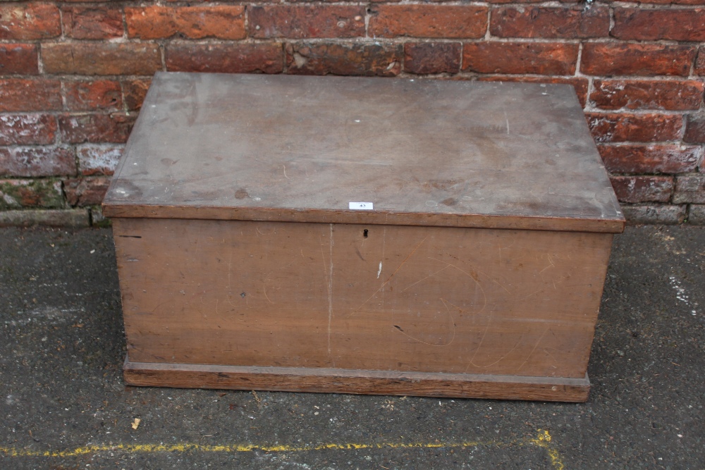 A VINTAGE TWIN HANDLED PINE BLANKET BOX, W 86 cm - Image 2 of 6