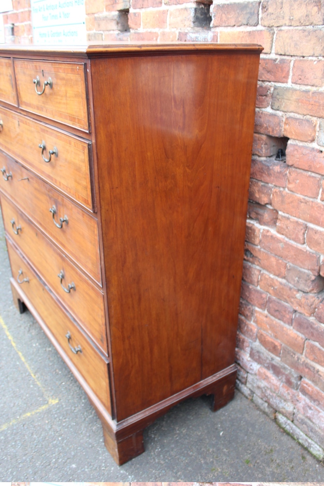 A LATE 19TH / EARLY 20TH CENTURY MAHOGANY AND INLAID CHEST OF DRAWERS, having two short above four - Image 5 of 9
