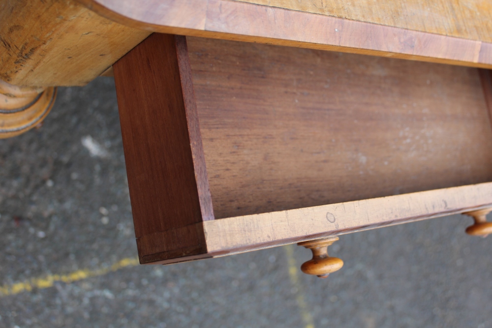 A LATE NINETEENTH / EARLY TWENTIETH CENTURY SATINWOOD DRESSING TABLE, in the Duchess style, H 150 - Image 5 of 7