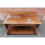 A SOLID OAK 1920S STYLE COFFEE TABLE ON TURNED SUPPORTS, W 96 cm, D 75.5 cm, H 46 cmCondition