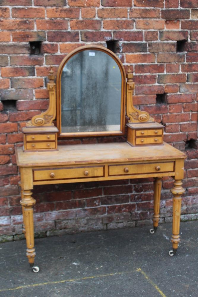 A LATE NINETEENTH / EARLY TWENTIETH CENTURY SATINWOOD DRESSING TABLE, in the Duchess style, H 150