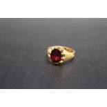 A HALLMARKED 18 CARAT GOLD GARNET RING - CHESTER 1900, approx weight 6.1g, ring size P