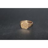 A HALLMARKED 9 CARAT GOLD SIGNET RING, approx weight 3.9g, ring size R