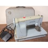 A VINTAGE CASED SINGER SEWING MACHINE, model C190 (?)