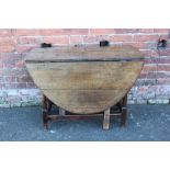 A NINETEENTH CENTURY OAK DROPLEAF GATE LEG TABLE, H 69 cm W 141 cm