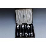 A CASED SET OF HALLMARKED SILVER GRAPEFRUIT SPOONS - LONDON 1931, makers mark indistinct -