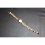 A HALLMARKED 9 CARAT GOLD EVERITE QUARTZ WRIST WATCH, approx weight 9.4g