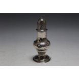 A HALLMARKED SILVER PEPPERETTE BY THOMAS DANIELL - LONDON 1776, approx weight 67g, H 11.5