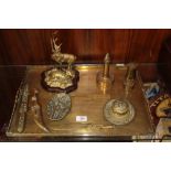 A LARGE BRASS TRAY WITH BRASS ITEMS, TO INCLUDE A STAG AND DOE MODEL ON PLINTH