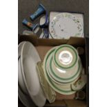 A TRAY OF MIXED CERAMICS