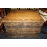AN ANTIQUE TWIN HANDLED BLANKET CHEST W-73 CM