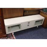 A MODERN METAL DUTTON IVORY LOW UNIT W-180 CM H-52 CM - SOME SCRATCHES TO CORNER