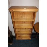 A SMALL OPEN PINE BOOKCASE H-119 W-60 CM