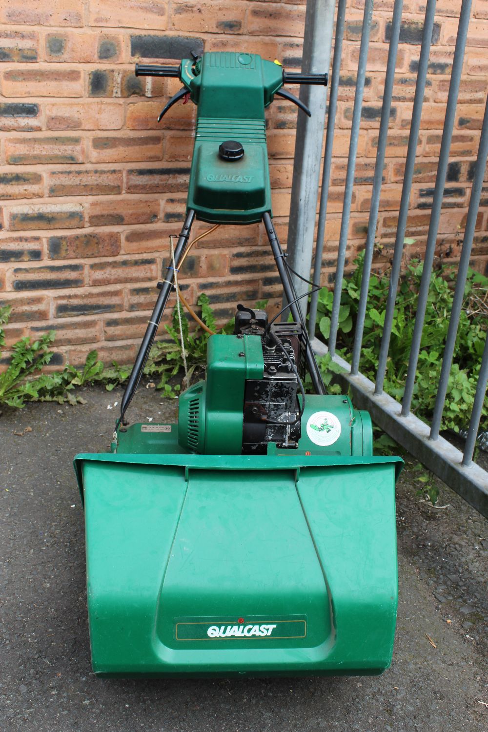 A QUALCAST SUFFOLK PUNCH 43S PETROL LAWNMOWER