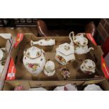 A TRAY OF ROYAL ALBERT OLD COUNTRY ROSES TO INCLUDE A TEAPOT AND OTHER SIMILAR DESIGNED PIECES