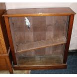 AN EDWARDIAN OPEN MAHOGANY BOOKCASE H-108 W-99 CM